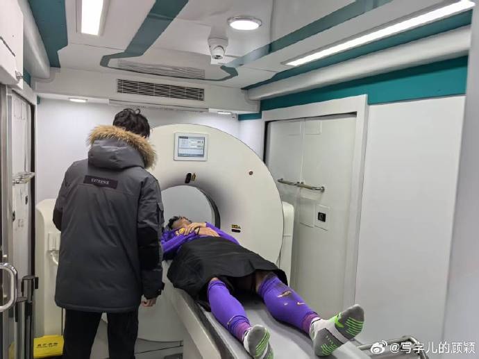 記者：謝維軍初步檢查無大礙，后續(xù)兩天還要注意觀察