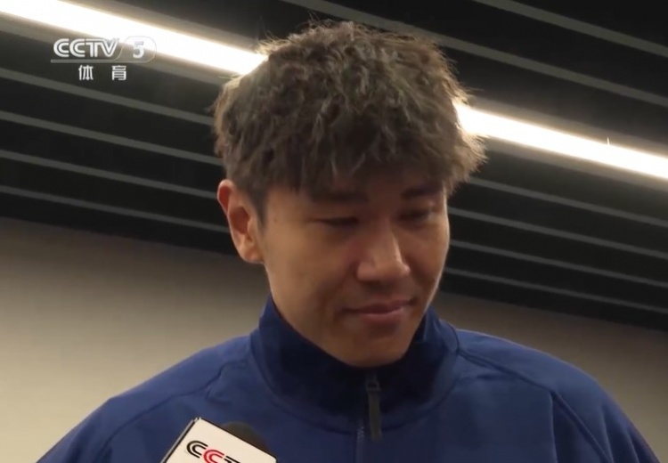 鐵漢柔情！三鎮(zhèn)球員劉奕鳴探望患病小球迷時(shí)哽咽