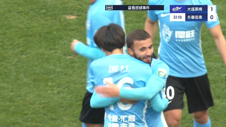 19歲朱鵬宇中超處子球！大連英博1-0領(lǐng)先長(zhǎng)春亞泰，馬萊萊助攻