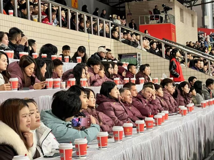 北青體育：中國女足現(xiàn)身中甲賽場，觀看重慶銅梁龍vs遼寧鐵人