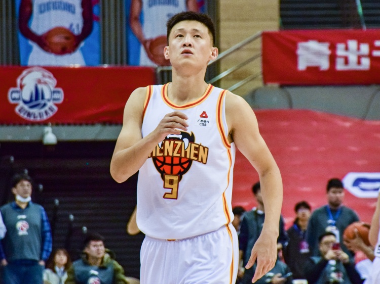 中流砥柱！周鵬12中8高效拿下19分4板 關鍵上籃殺死比賽