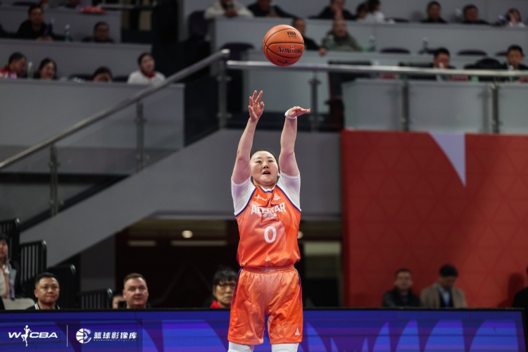 表現(xiàn)可以！武桐桐15分鐘10中6拿到15分3板4助