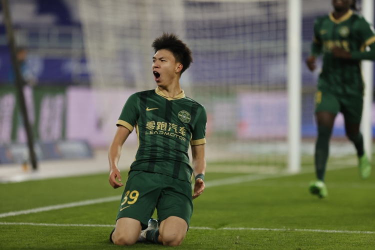 津媒：王鈺棟等多名小將嶄露頭角，必然能推動更多年輕球員登場